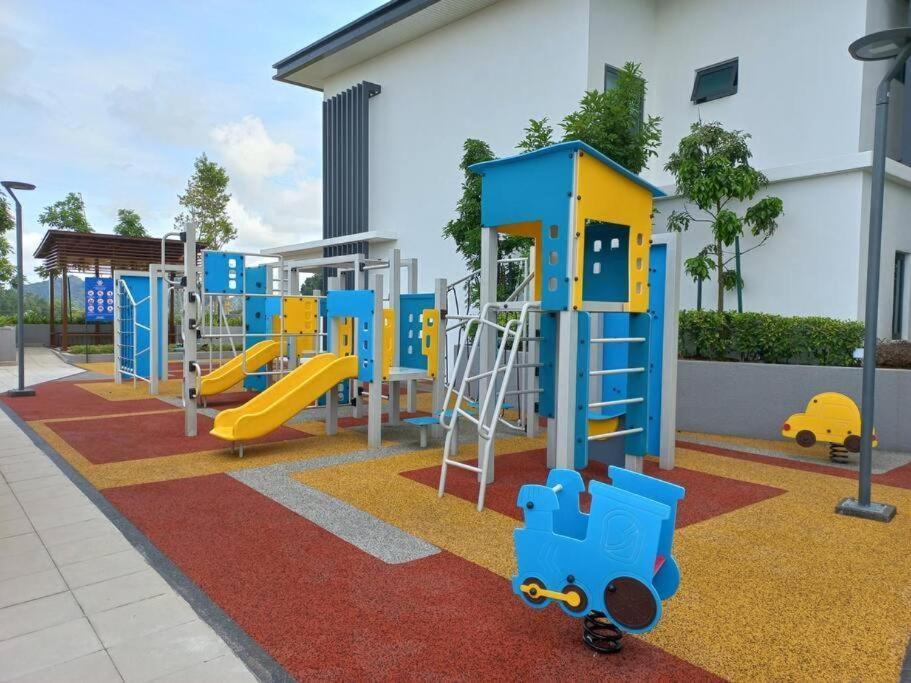 Ipoh Sunway Onsen Suites And Tambun Guesthouse , 3-14Pax 2Parking By Iwh Exterior photo