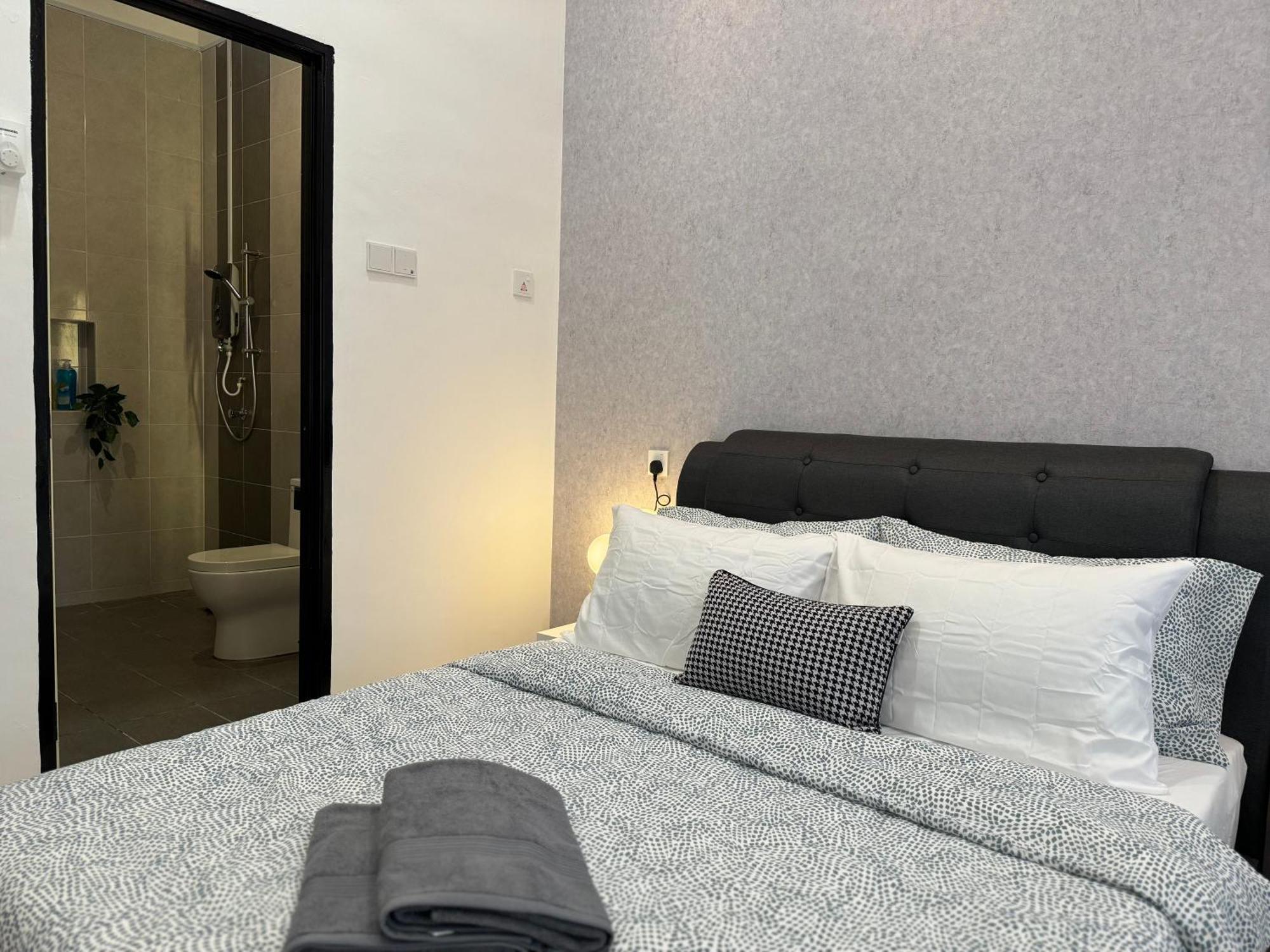 Ipoh Sunway Onsen Suites And Tambun Guesthouse , 3-14Pax 2Parking By Iwh Room photo