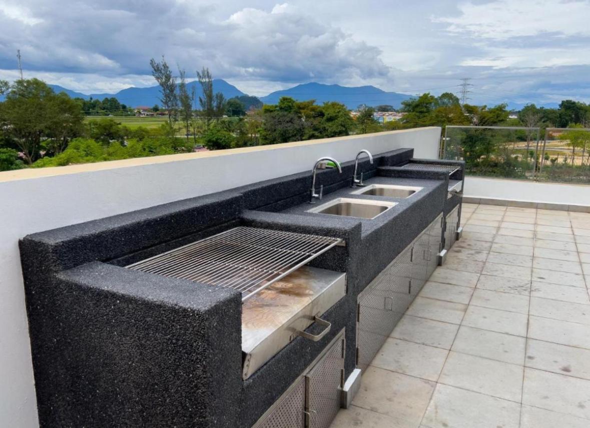 Ipoh Sunway Onsen Suites And Tambun Guesthouse , 3-14Pax 2Parking By Iwh Exterior photo